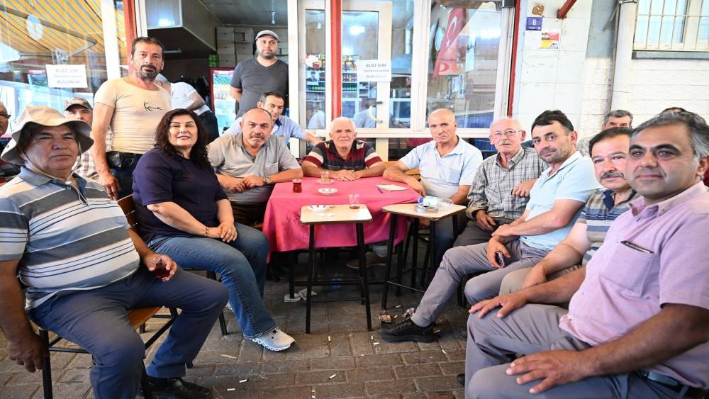 Başkan Çerçioğlu Salı Pazarı’nda vatandaşlarla buluştu
