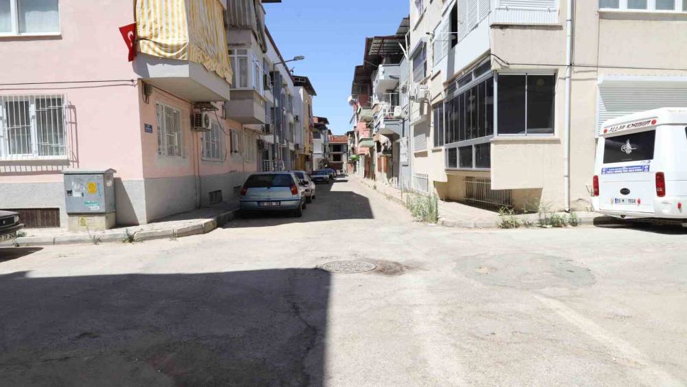 NAZİLLİ'DE YOLLAR YENİLENİYOR 
