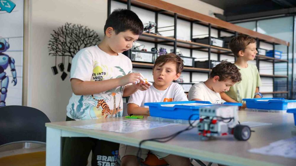 Efeler Belediyesi&rsquo;nden her yaşa &uuml;cretsiz eğitim ve sosyal destek
