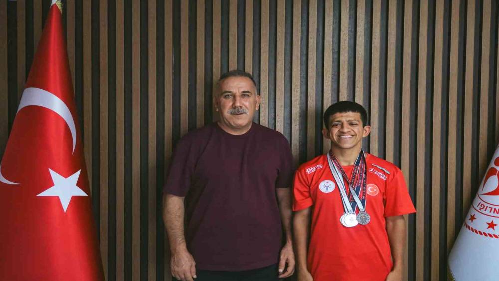 &Ouml;zel sporcudan Aydın&rsquo;a 4 g&uuml;m&uuml;ş madalya
