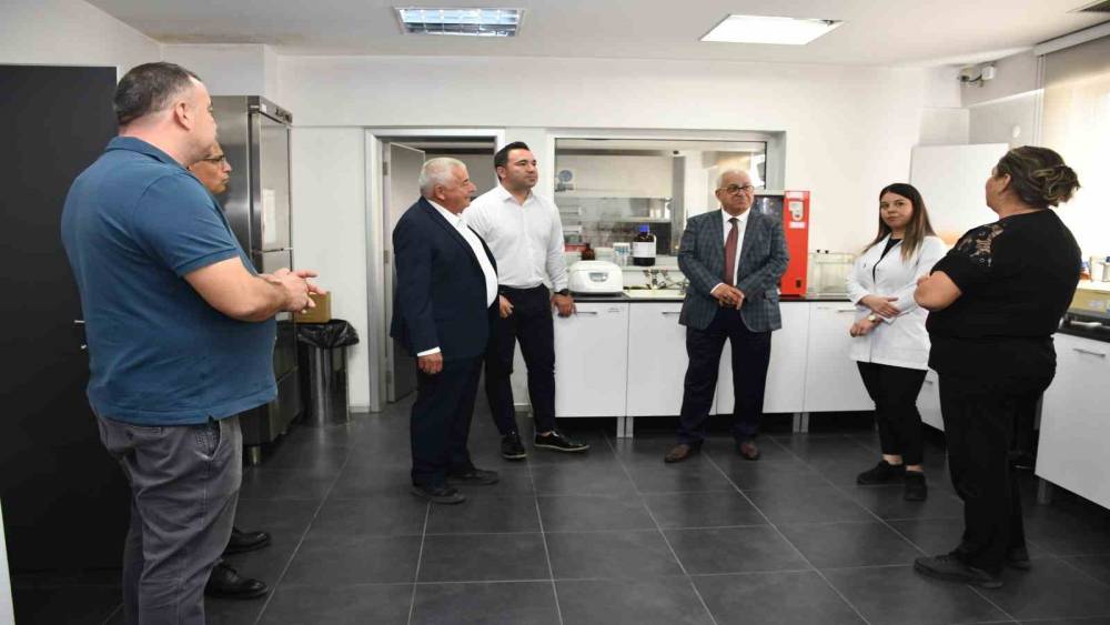 M&uuml;lkiye Başm&uuml;fettişi Şahin, Aydın Ticaret Borsası Laboratuvarı&rsquo;nı inceledi
