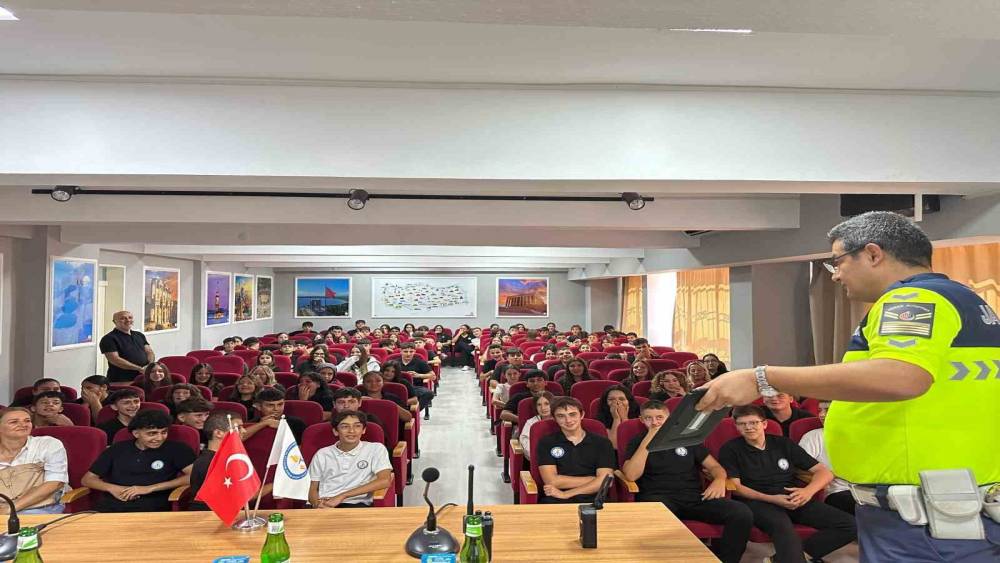 Kuşadası&rsquo;nda &ouml;ğrencilere Trafik ve Motosiklet G&uuml;venliği semineri
