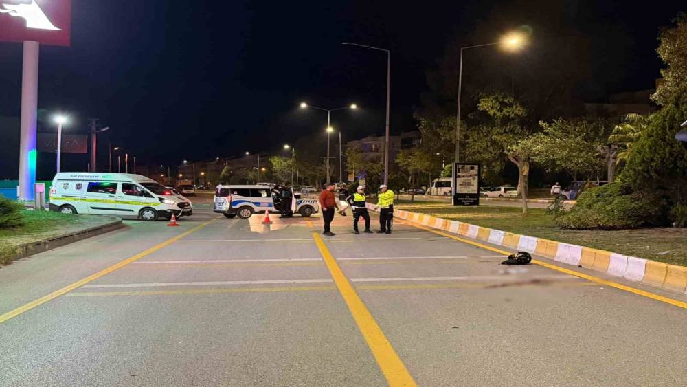 S&ouml;ke&rsquo;de otomobille &ccedil;arpışan motosikletin s&uuml;r&uuml;c&uuml;s&uuml; kurtarılamadı
