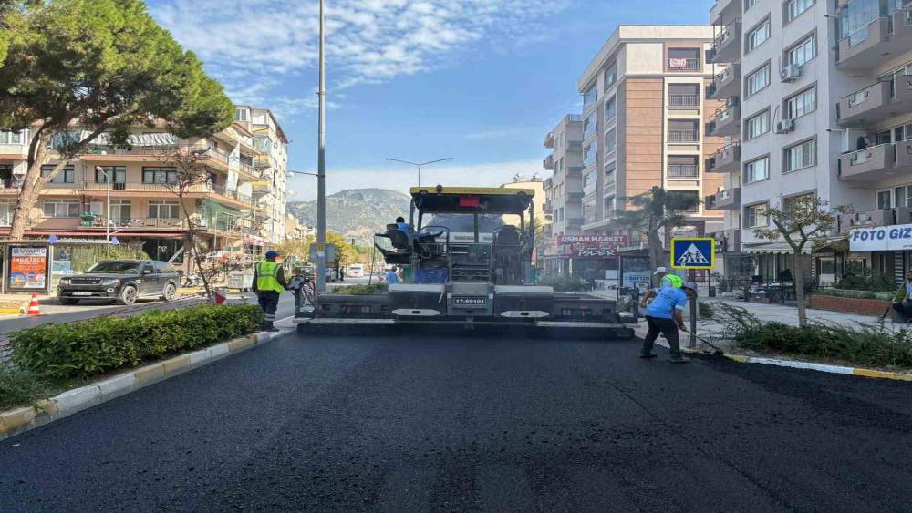 Aydın B&uuml;y&uuml;kşehir Belediyesi kentin d&ouml;rt bir yanında &ccedil;alışmalarını s&uuml;rd&uuml;r&uuml;yor
