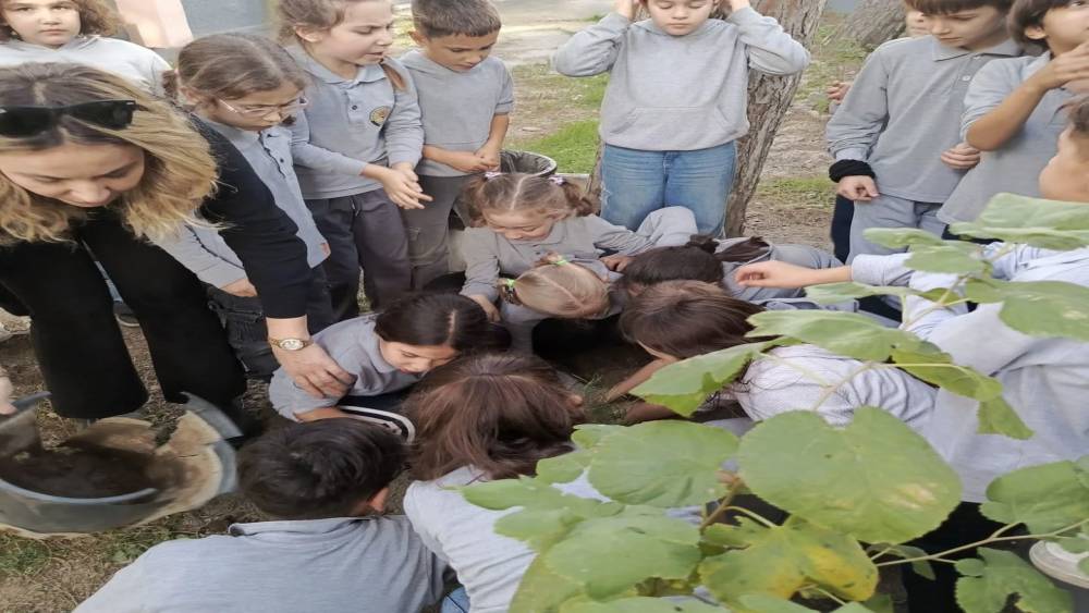S&ouml;ke&rsquo;de Orman Haftası&rsquo;nda fidanlar gelecek i&ccedil;in toprakla buluştu
