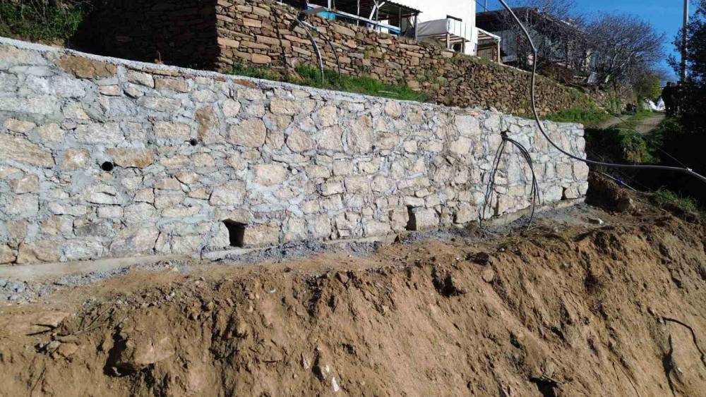 Bozdoğan&rsquo;da taş duvar &ouml;rme işi tamamlandı
