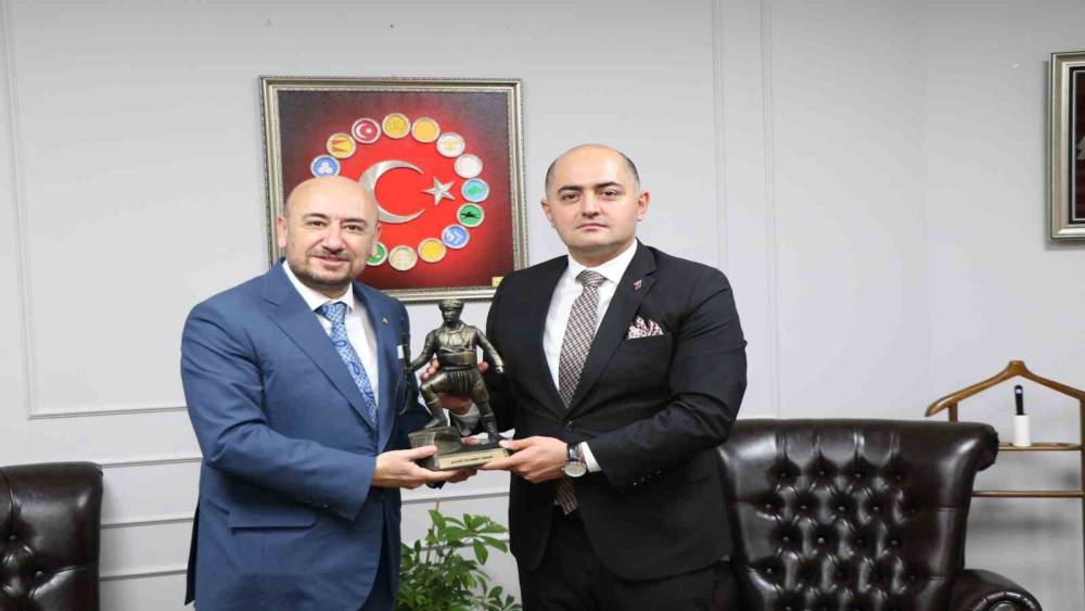 AYTO&rsquo;dan Başsavcı Arısoy&rsquo;a Aydın inciri ve efe hediyesi

