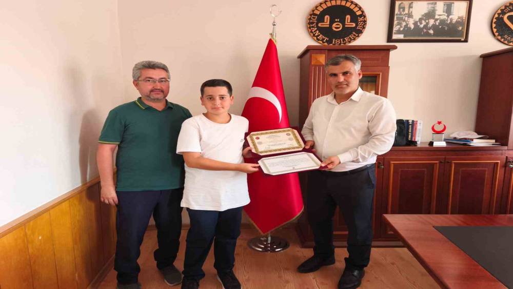 Nazilli&rsquo;de hafızlığını tamamlayan &ouml;ğrencilere belgeleri verildi

