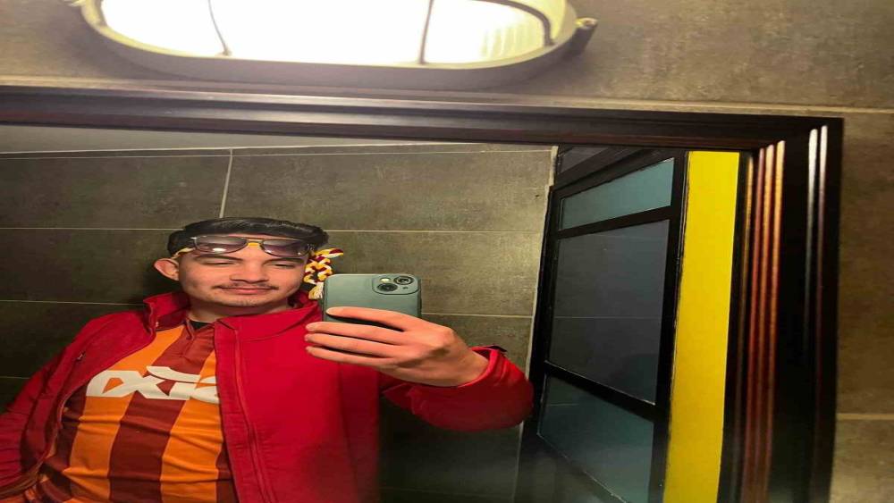 Düğün dönüşü bariyerlere çarpan genç sürücü hayatını kaybetti
