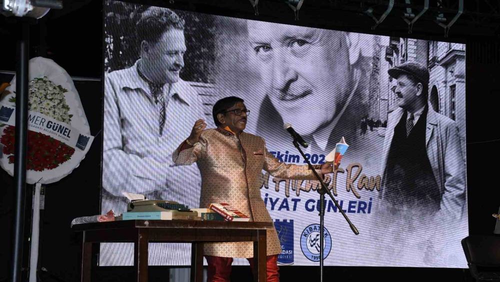KUŞADASI’NDA NAZIM’IN DİZELERİ 9 FARKLI DİLDE YANKILANDI
