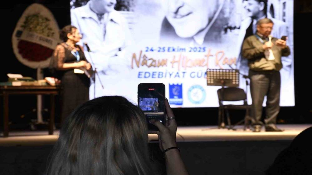 KUŞADASI’NDA NAZIM’IN DİZELERİ 9 FARKLI DİLDE YANKILANDI