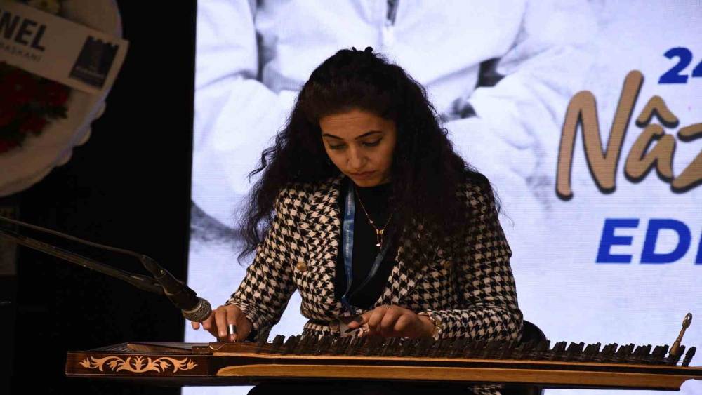 KUŞADASI’NDA NAZIM’IN DİZELERİ 9 FARKLI DİLDE YANKILANDI