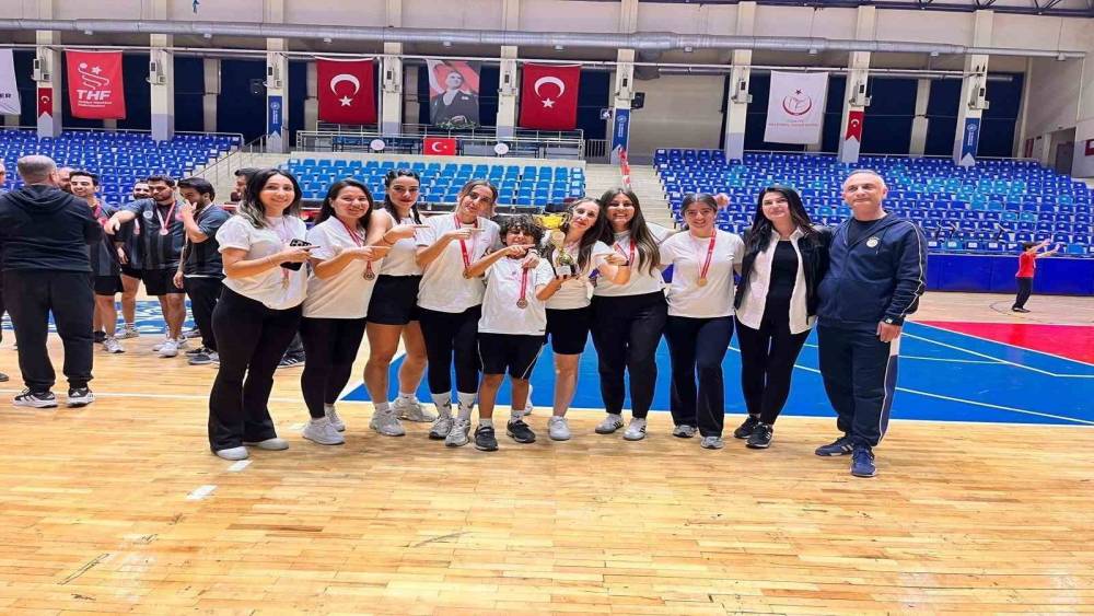 K&ouml;şk&rsquo;&uuml;n kadın futsal takımı b&ouml;lge finaline y&uuml;kseldi