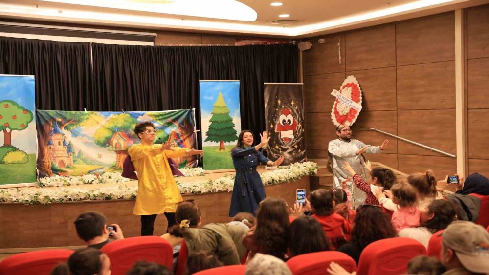 Efeler Belediyesi, &ccedil;ocukları tiyatroyla buluşturdu