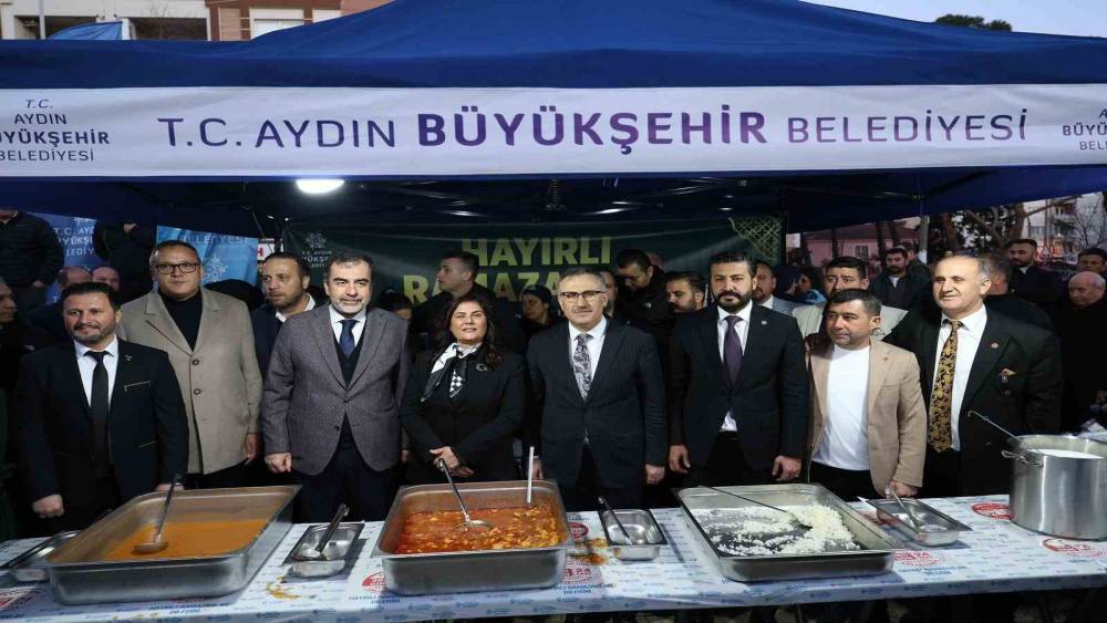 Başkan &Ccedil;er&ccedil;ioğlu, İncirliova&rsquo;da vatandaşlarla iftar sofrasında buluştu
