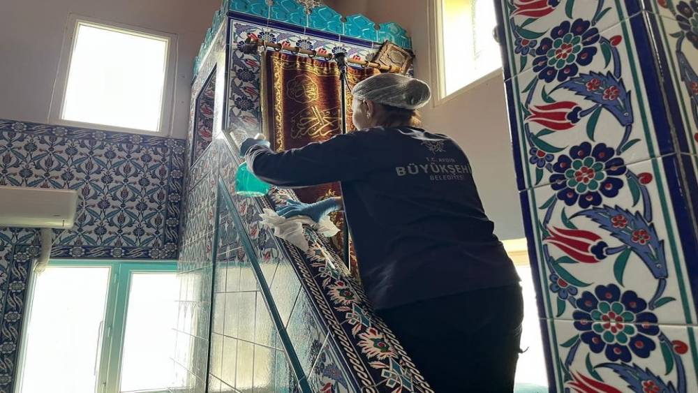 Aydın B&uuml;y&uuml;kşehir&rsquo;den Karaca&ouml;ren&rsquo;de camilerde temizlik &ccedil;alışması
