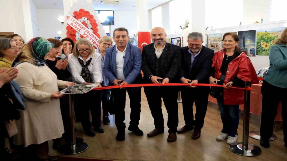 Efeler&rsquo;de el emeği g&ouml;z nuru eserler g&ouml;r&uuml;c&uuml;ye &ccedil;ıktı
