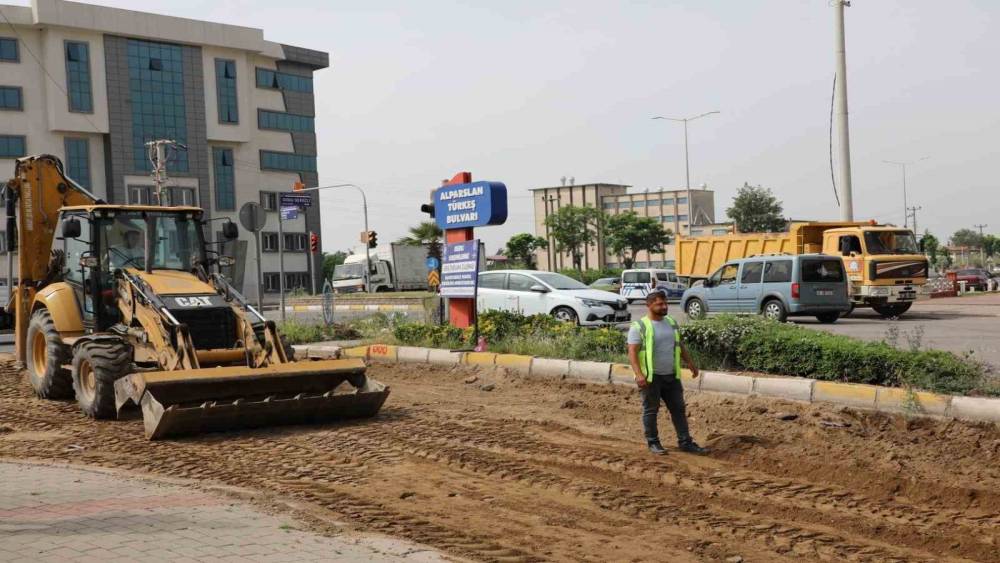 Aydın Büyükşehir Belediyesi Nazilli Alparslan Türkeş Bulvarı’nda kazı çalışmalarına başladı
