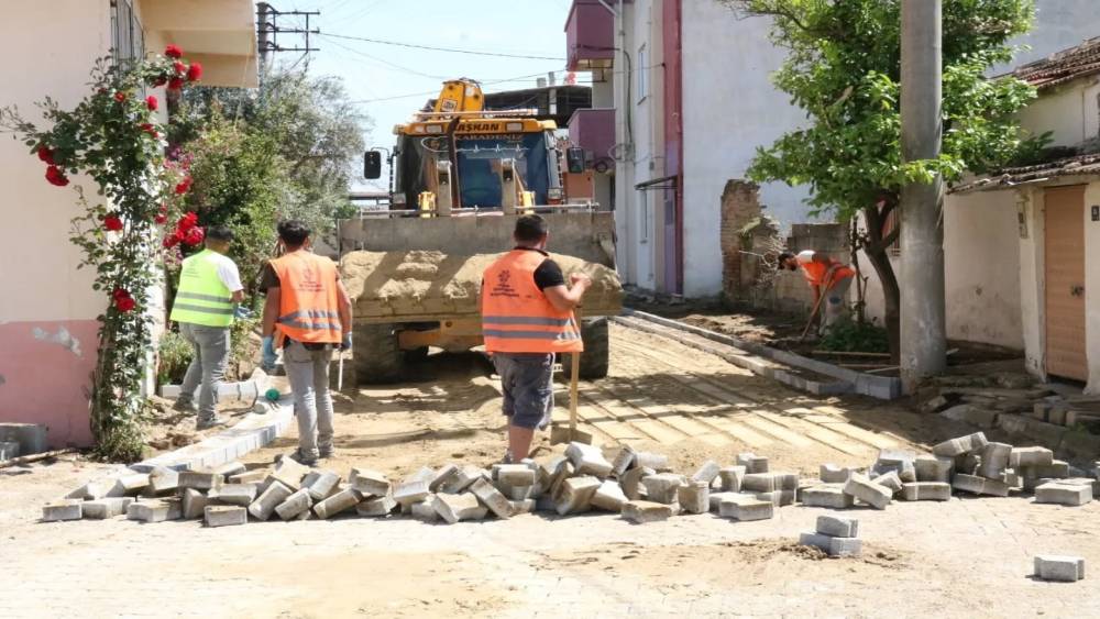 Yenipazar&rsquo;da bozulan ve yıpranan parke taşları yenileniyor
