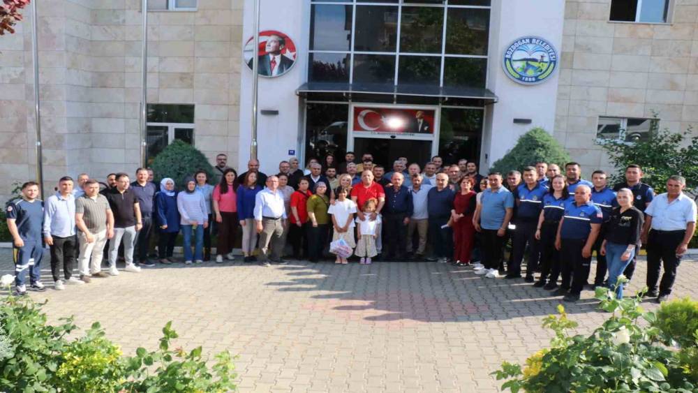 Başkan &Ouml;zel, belediye personeliyle bayramlaştı
