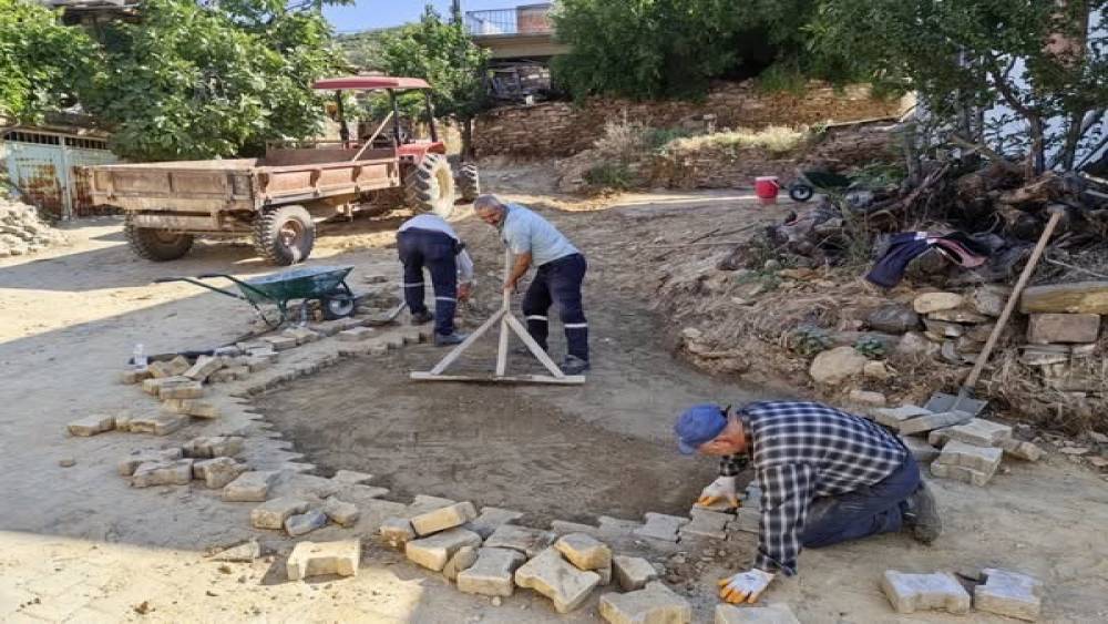 Karacasu’da yol çalışmaları devam ediyor
