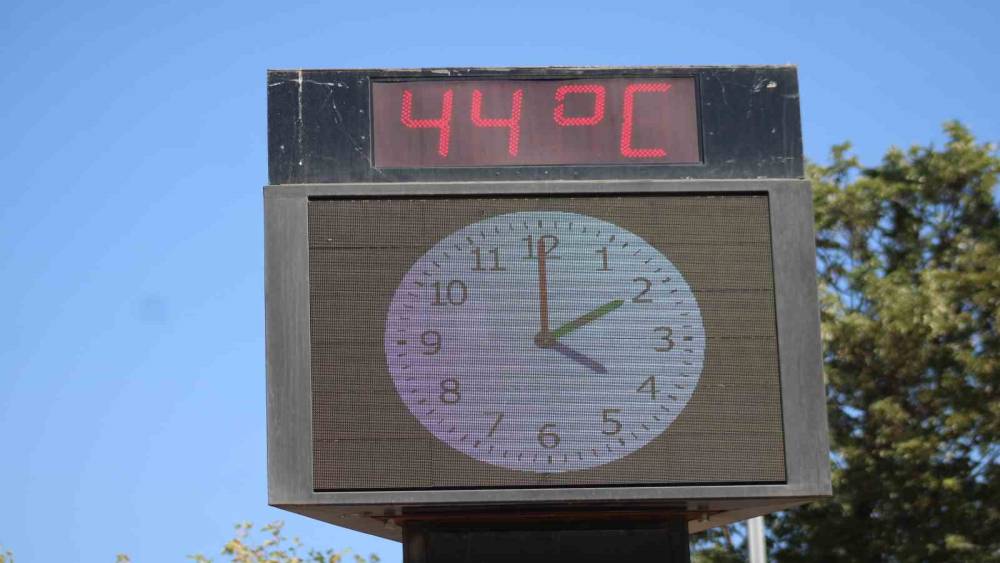 AYDIN'DA TERMOMETRE 44 DERECEYİ GÖSTERDİ 