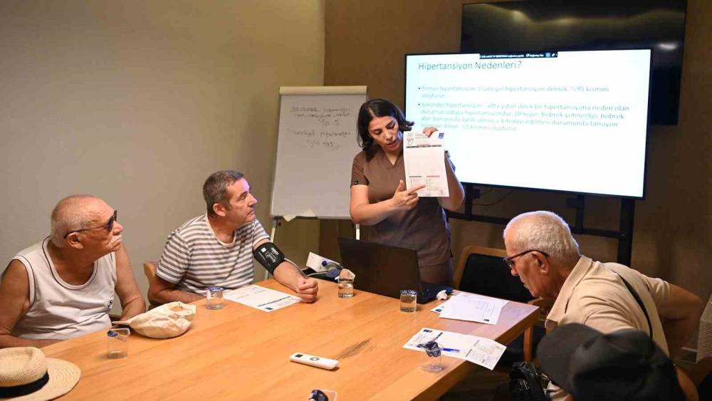 Kuşadası&rsquo;nda 60 yaş ve &uuml;zeri vatandaşlara tansiyon eğitimi
