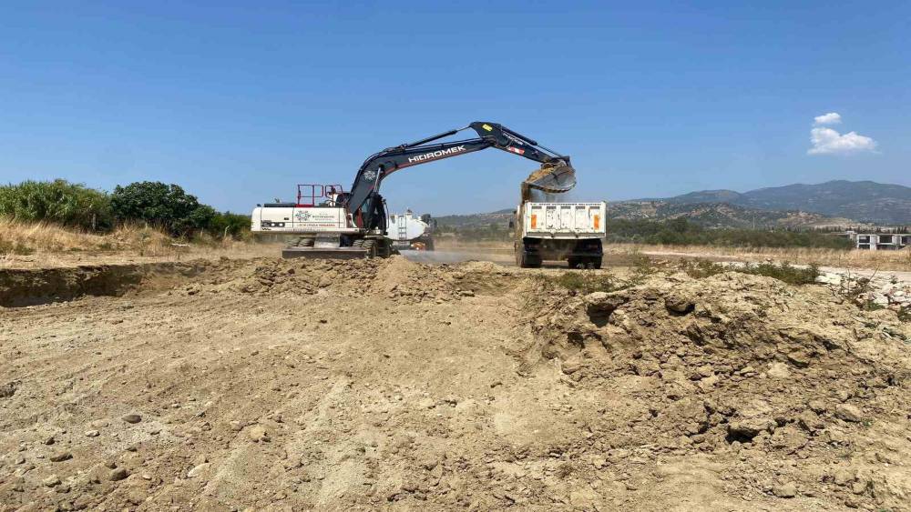 B&uuml;y&uuml;kşehir&rsquo;in ulaşım yatırımları 17 il&ccedil;ede eş zamanlı olarak devam ediyor
