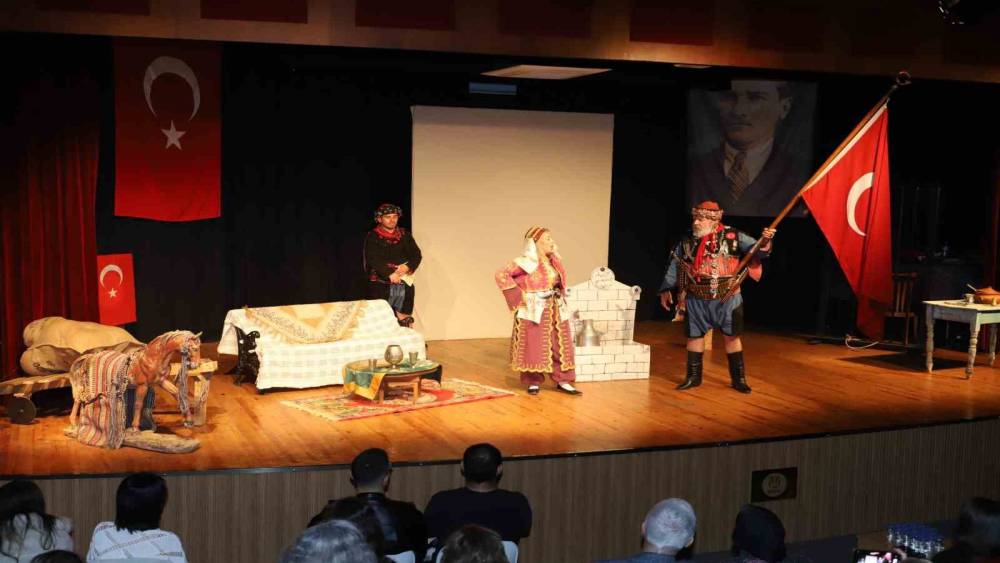 Nazilli&rsquo;de &rsquo;Abide-i Aşk&rsquo; tiyatro oyunu sahnelendi
