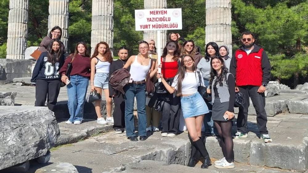 Aydın&rsquo;da &uuml;niversite &ouml;ğrencileri tarih ve doğayla buluştu
