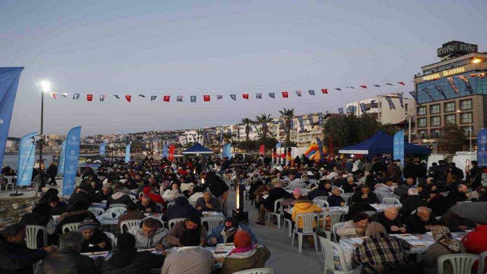 Binlerce vatandaş Aydın B&uuml;y&uuml;kşehir&rsquo;in iftar sofralarında buluşuyor
