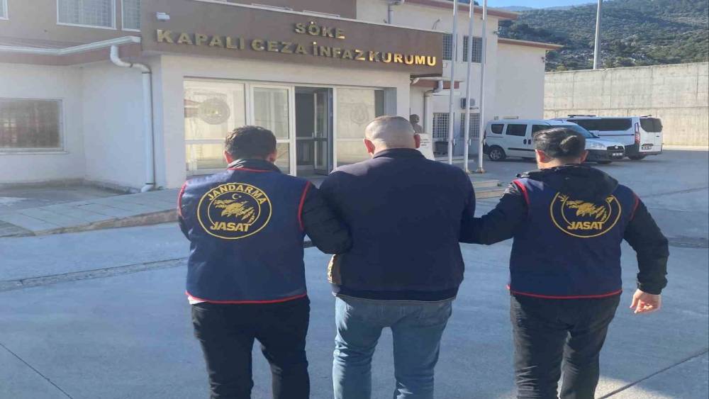 Kuşadası&rsquo;nda 10 yıl 2 ay hapis cezası bulunan h&uuml;k&uuml;ml&uuml; yakalandı
