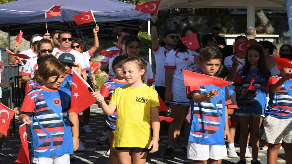 KUŞADASI’NDA ZAFER BAYRAMI COŞKUSU TENİS TURNUVASIYLA KUTLANIYOR