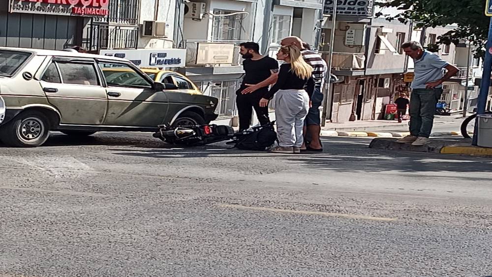 Otomobil ile elektrikli bisiklet çarpıştı: 2 yaralı
