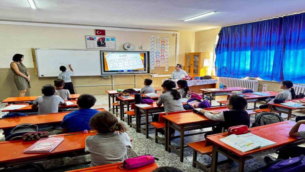 Kaymakam S&ouml;zen, Yazıkent&rsquo;te &ouml;ğrencilerle bir araya geldi
