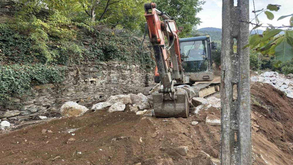 Karacasu Belediyesi’nden yol güvenliği
