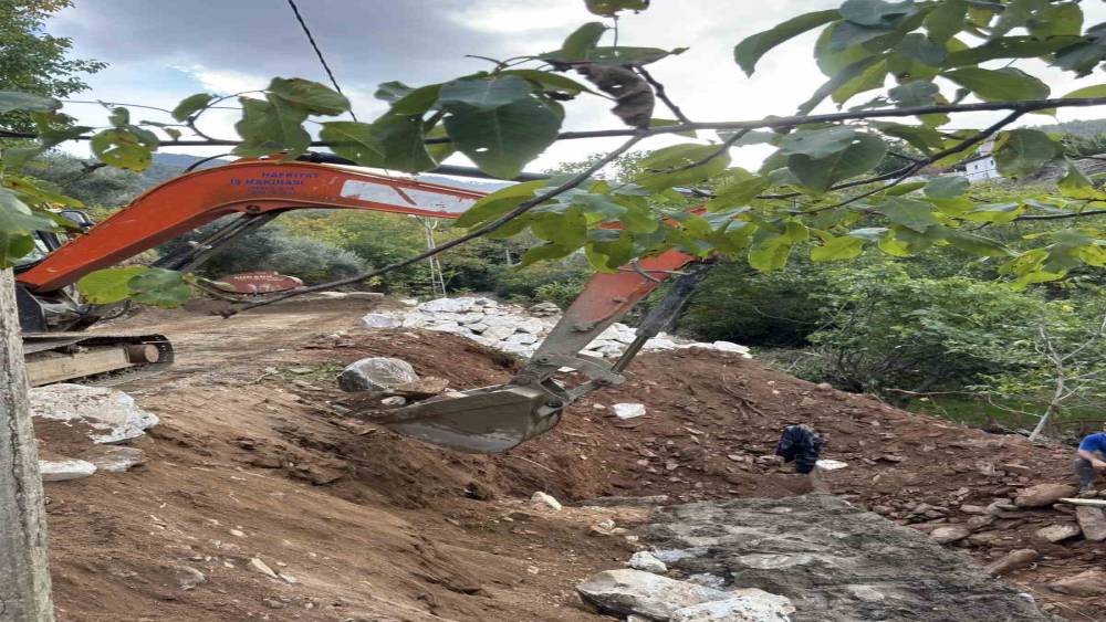 Karacasu Belediyesi’nden yol güvenliği