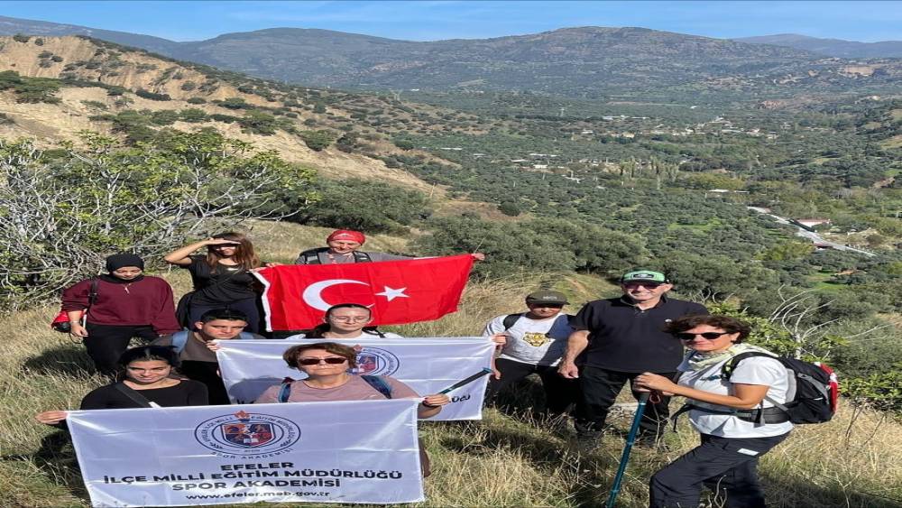 Efeler’de gençlerden vefa yürüyüşü