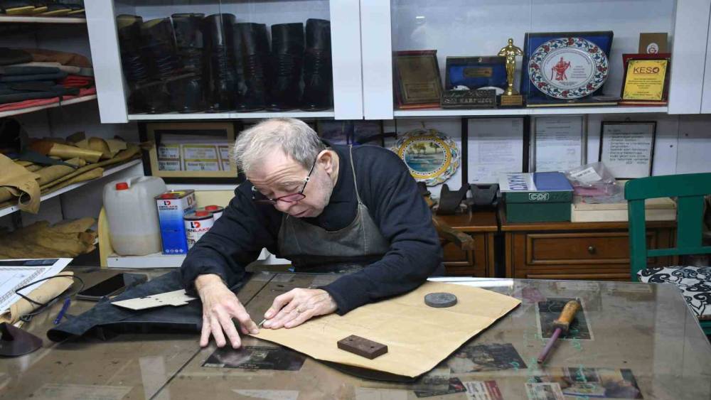 K&ouml;r&uuml;kl&uuml; &ccedil;izme ustası Karpuzcu&rsquo;ya "2025 Yaşayan İnsan Hazinesi" &ouml;d&uuml;l&uuml;