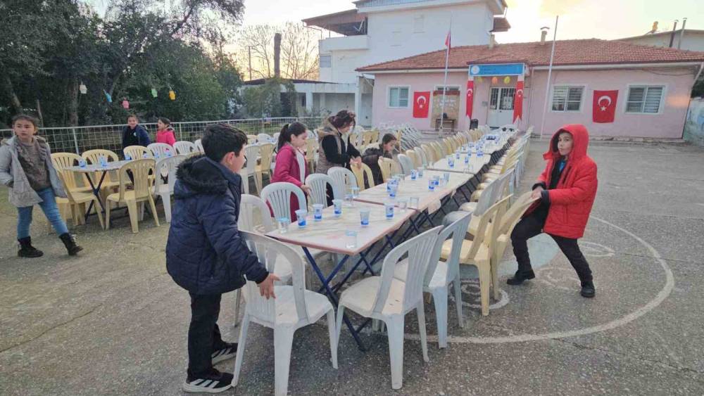 &Ouml;ğrenciler, velileri ile iftarda buluştu
