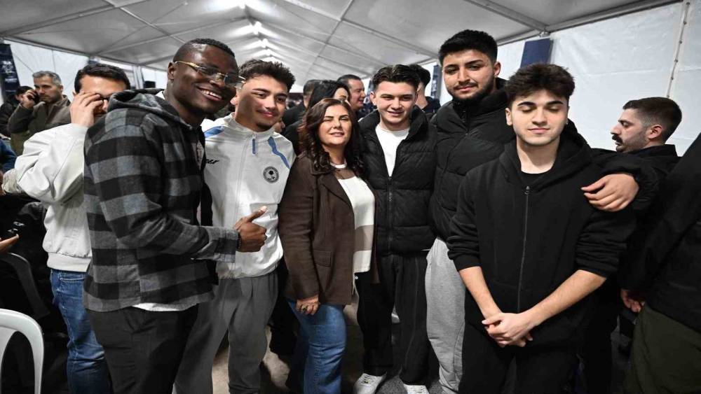 Başkan &Ccedil;er&ccedil;ioğlu, iftar sofrasında vatandaşlarla buluştu
