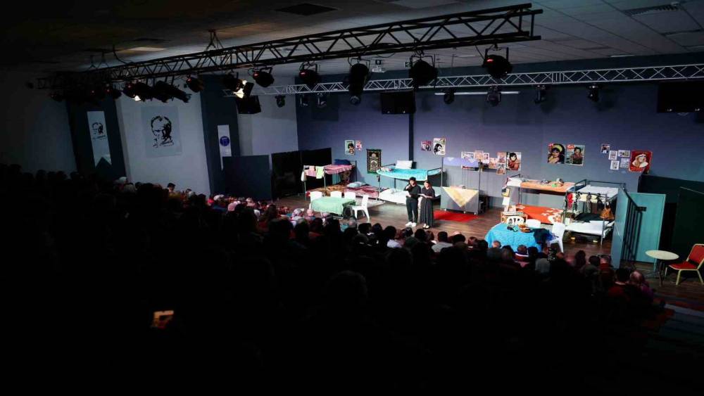 Didim&rsquo;deki kadınlara y&ouml;nelik tiyatro oyunu yoğun ilgi g&ouml;rd&uuml;
