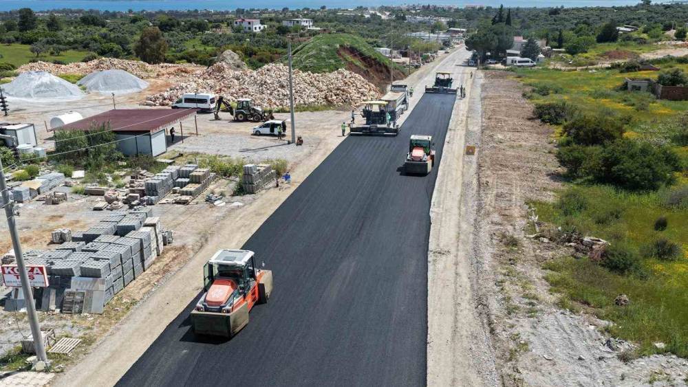 Aydın genelinde eş zamanlı yol &ccedil;alışmaları s&uuml;r&uuml;yor
