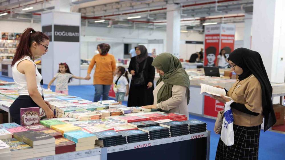 Başkan Çerçioğlu sevilen yazarları Aydınlılar ile buluşturmaya devam ediyor
