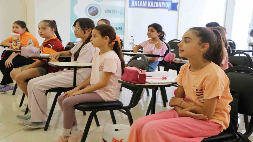 Söke Belediyesi’nin Yaz Okulu’nda bin 200 öğrenci kurslara katılıyor