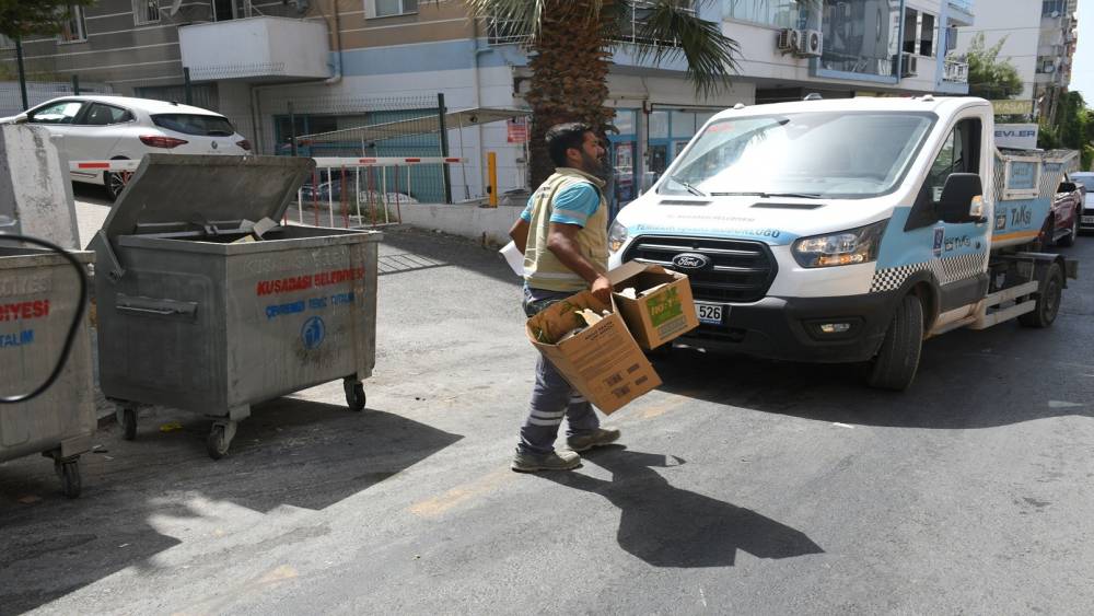 Kuşadası’nda temizlik çalışmaları sürüyor
