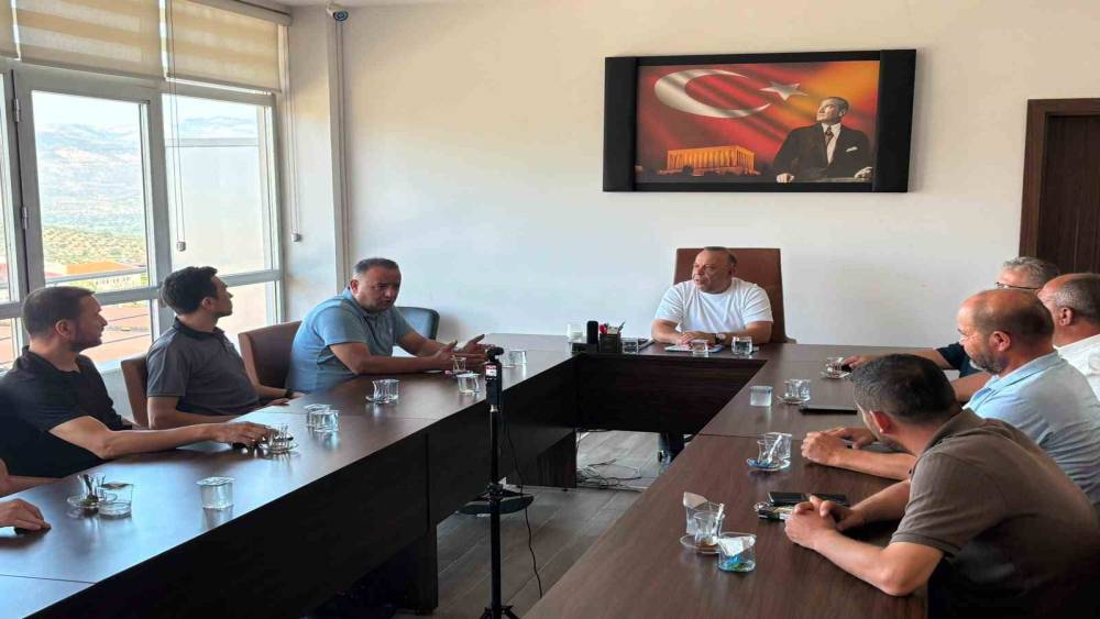 Başkan &Ouml;zel, merkez mahalle muhtarlarının taleplerini dinledi
