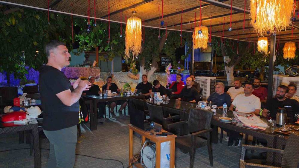Motosiklet tutkunları ilkyardım eğitimi aldı
