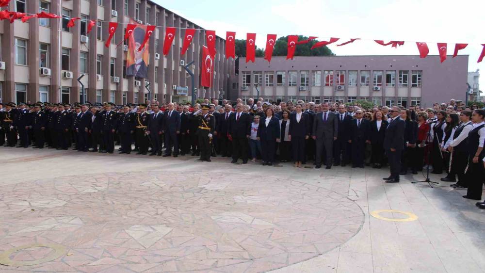 Aydın’da 29 Ekim kutlamaları çelenk sunma töreni başladı