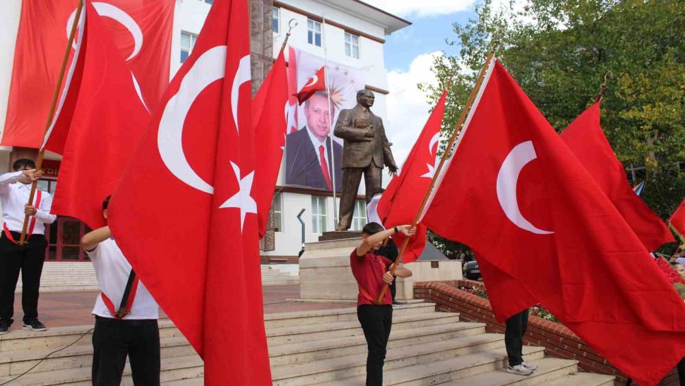 Aydın’da 29 Ekim kutlamaları çelenk sunma töreni başladı